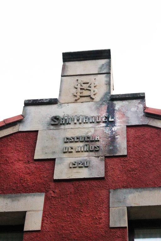 Escuelas De Fuentes Villaviciosa  Exteriér fotografie