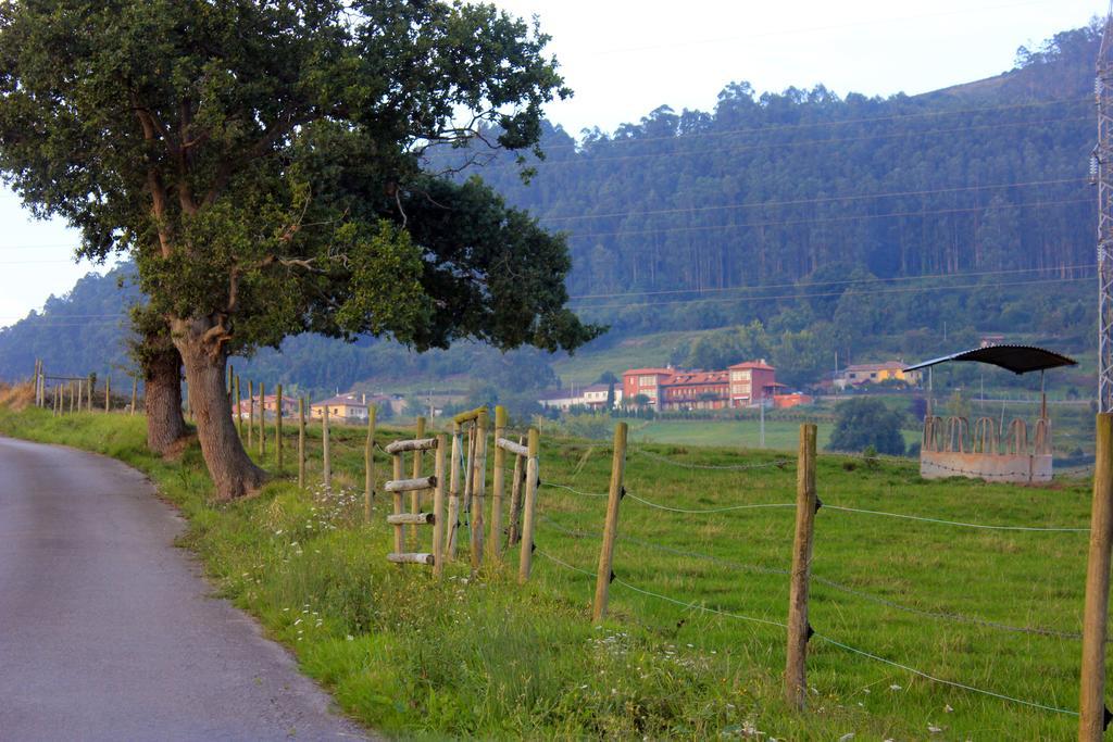 Escuelas De Fuentes Villaviciosa  Exteriér fotografie