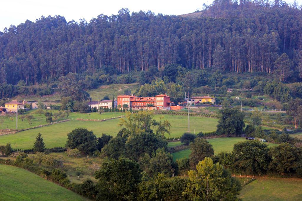 Escuelas De Fuentes Villaviciosa  Exteriér fotografie